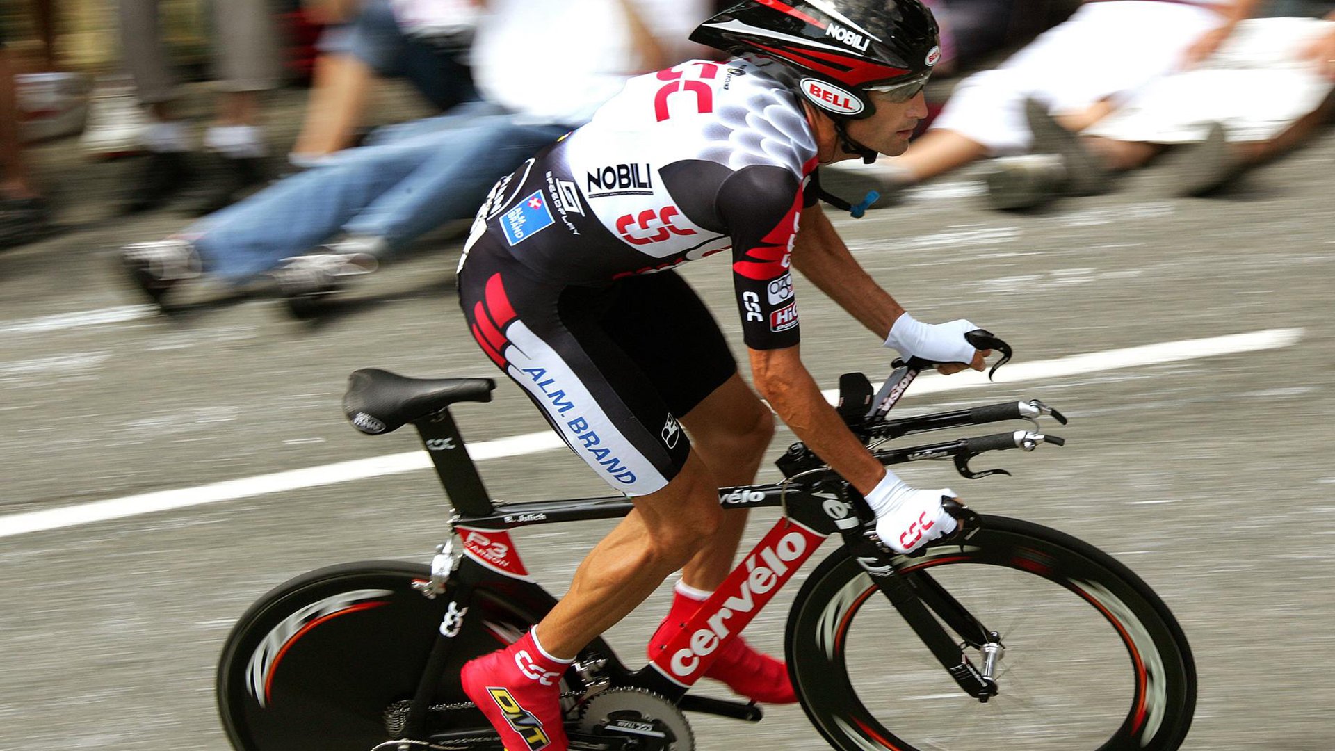 乐鱼官网安全-“电动冲浪：水上运动新宠，东三叉湖赛场精彩纷呈”